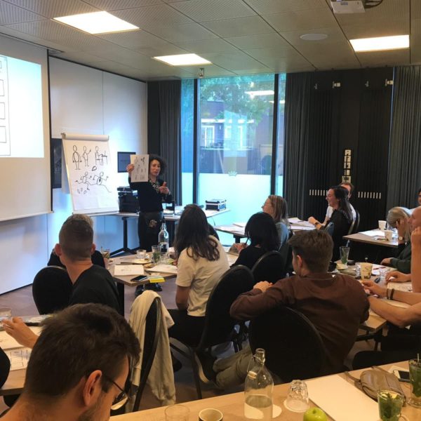 beeld van een klassikale live training